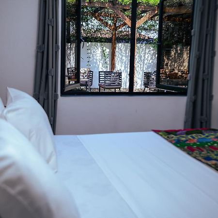Ahome Guest House & Lounge Lomé Extérieur photo