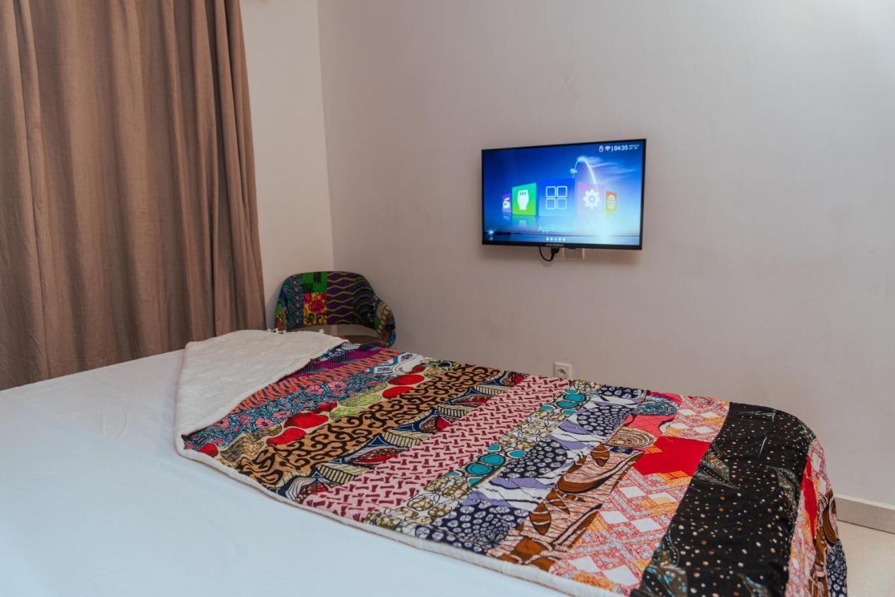 Ahome Guest House & Lounge Lomé Extérieur photo